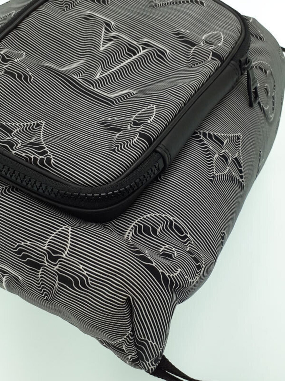 Louis Vuitton Drawstring Backpack - Picture 7 of 9